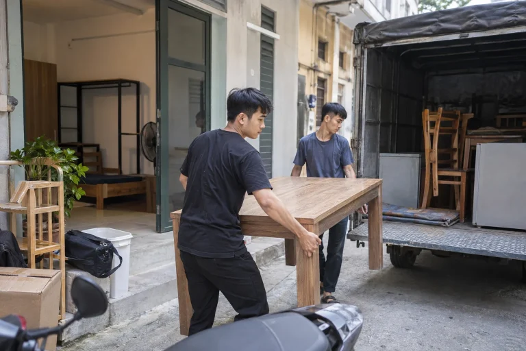 Ảnh minh họa cho bài Cách vận chuyển bàn ghế khi chuyển trọ