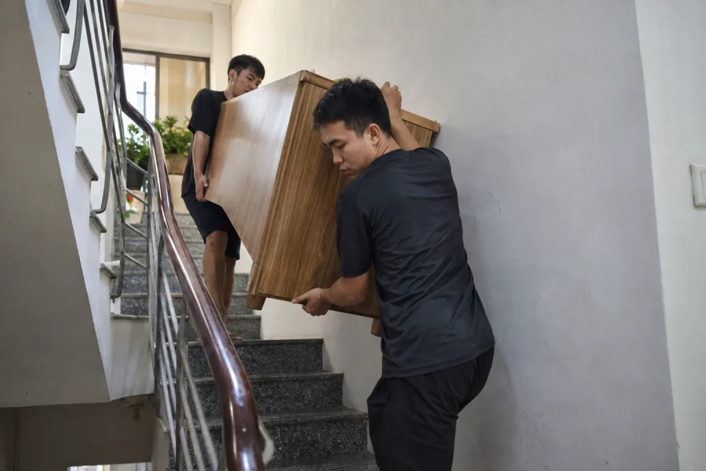 Ảnh minh họa cho bài Kinh nghiệm chuyển đồ qua cầu thang hẹp