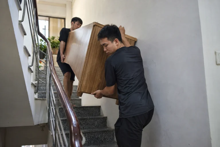 Ảnh minh họa cho bài Kinh nghiệm chuyển đồ qua cầu thang hẹp
